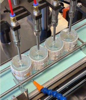 全自動香水4連式充填機